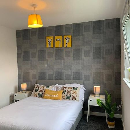 Modern 2 Bedroom Flat With Free Parking In Cambuslang, Glasgow Ngoại thất bức ảnh